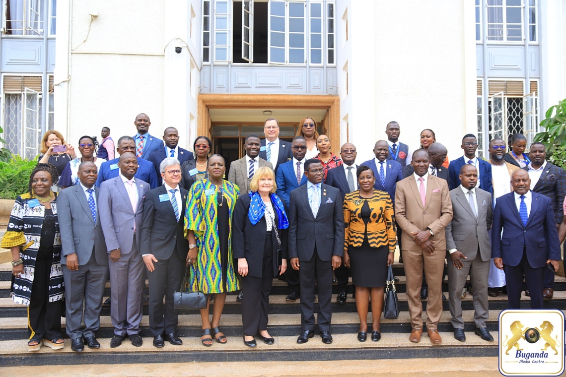 Stephanie Urchick poses with Katikkiro Mayiga, ministers, Kabaka’s government leaders, and Rotarians from various clubs during her visit to Bulange